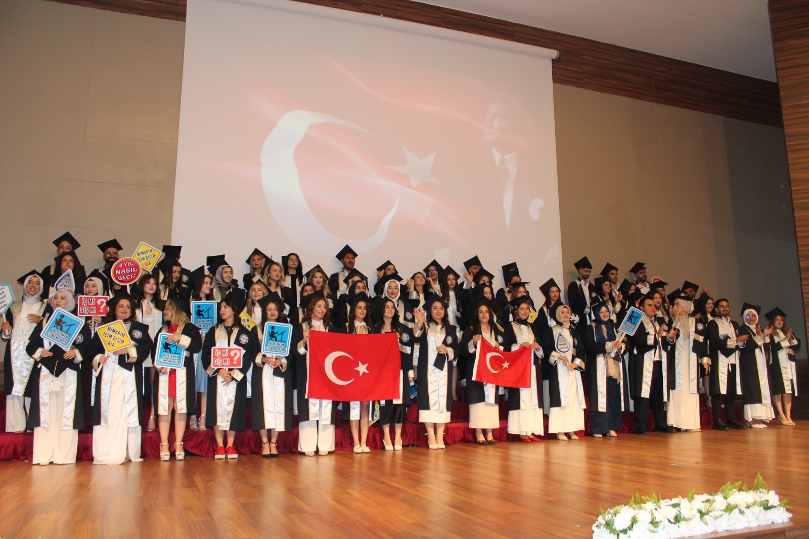 Üniversitemizde Yeni Mezun Mimarlar İçin Mezuniyet Töreni