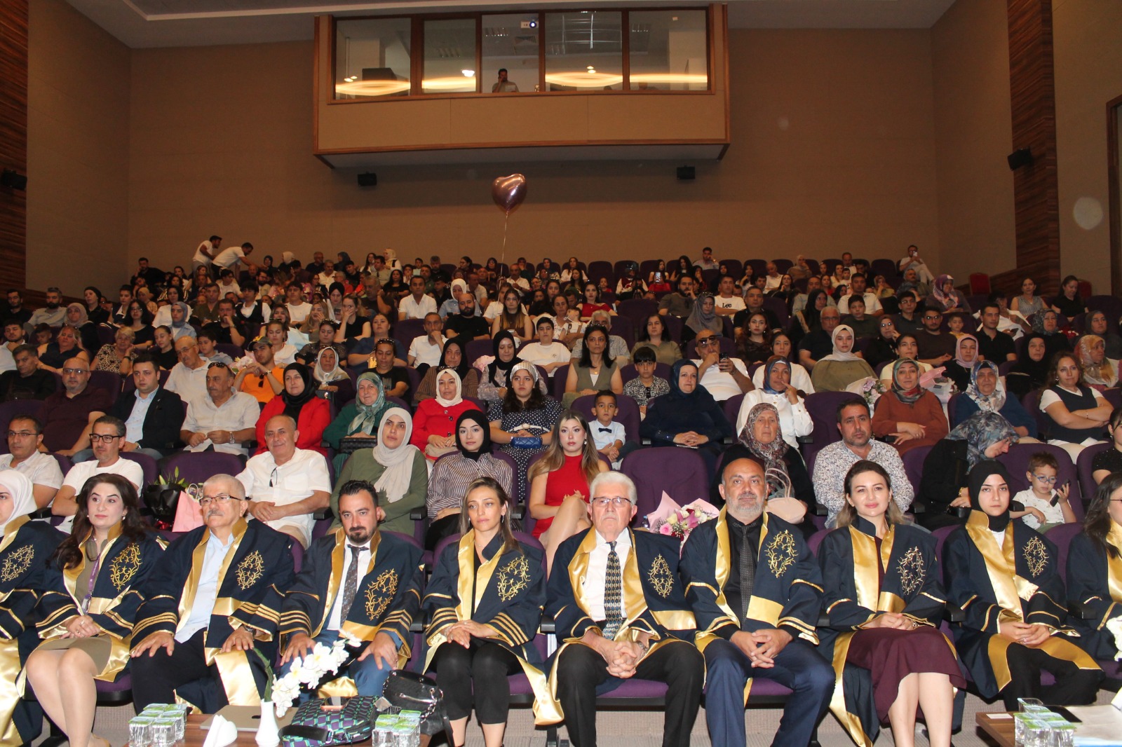 Meslek Yüksekokulunda Mezuniyet Sevinci