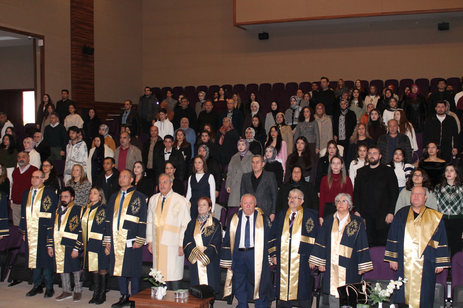 Üniversitemizde Öğrencilere Yüksek Onur Belgesi Verildi.