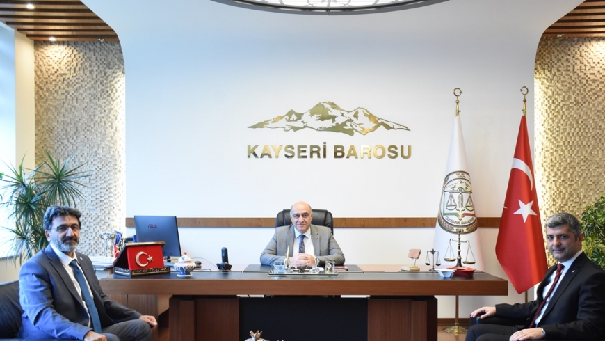 Hukuk Fakültesi Dekan V. Prof. Dr. Aydın BAŞBUĞ ve Dr. Öğr. Üyesi Mustafa OKUR, Kayseri Barosu Başkanını ziyaret etti.