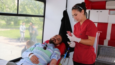 Üniversitemizde Kan Bağışı ve Simülasyon Aracında Emniyet Kemeri Deneyimi